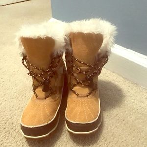 Girls boots